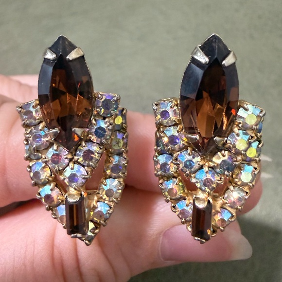 Vintage Jewelry - Vintage Gold Tone Brown Glass AB Rhinestone Clip On Earrings